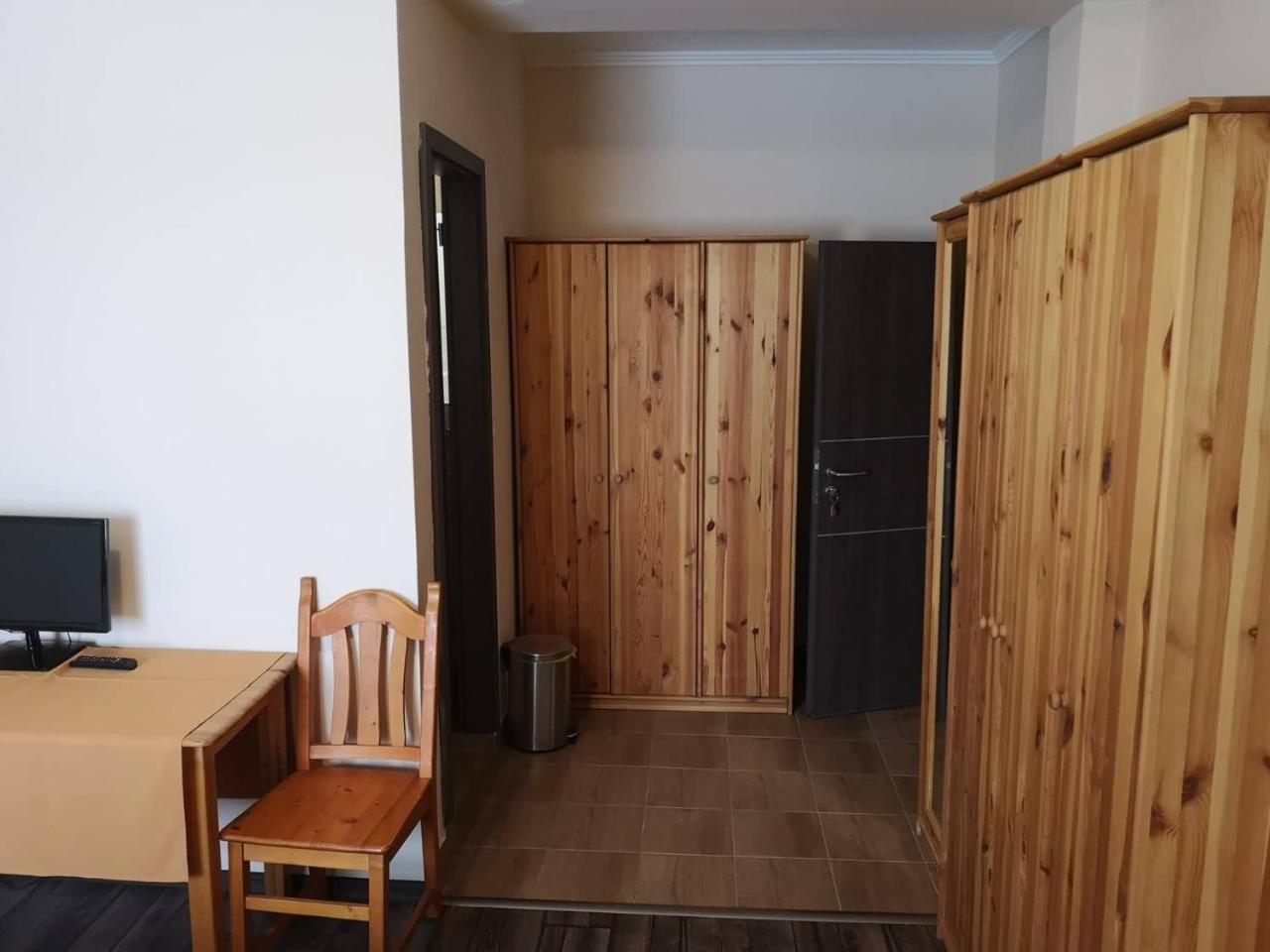 Kek Laguna Panzio Dombrád Exteriér fotografie